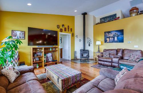 Thurston Casa | 10 Mi to Eugene Countryside Home with Mtn Views!