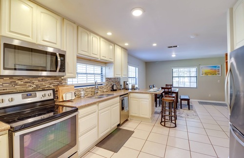 Summerfield Casa | 10 Mi to Lake Sumter: Home w/ Deck in Summerfield