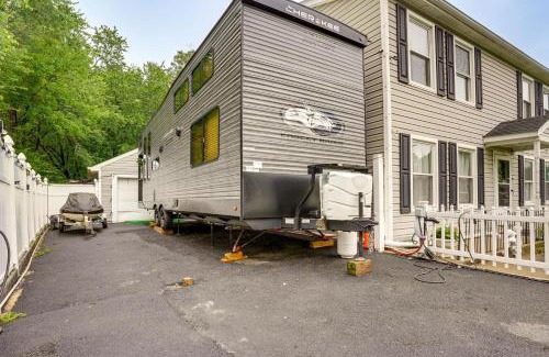 Dale City Casa | 10 Mi to Leesylvania and River Sleek Mobile Home