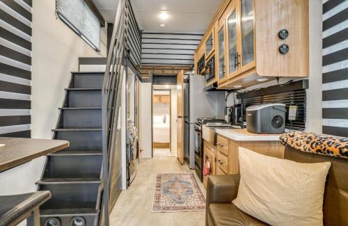 Dale City Casa | 10 Mi to Leesylvania and River Sleek Mobile Home