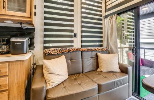 Dale City Casa | 10 Mi to Leesylvania and River Sleek Mobile Home