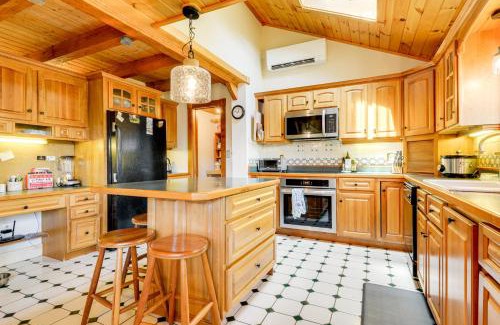 Wilmington Casa | 10 Mi to Mt Snow! Grand Estate Built to Entertain