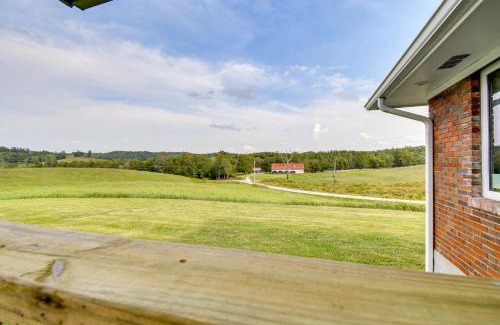 Campton Casa | 10 Mi to Red River Gorge Peaceful Rural Getaway!
