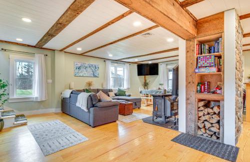 Rumford Point Casa | 10 Mi to Skiing Historic Farmhouse in Maine!