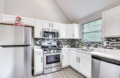 Lithonia Casa | 10 Mi to Stone Mtn Park: Spacious Home in Lithonia