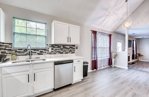 Lithonia Casa | 10 Mi to Stone Mtn Park: Spacious Home in Lithonia