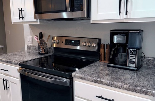 Pensacola Casa | 10 min from NAS & 15 min to beach - Home with fenced in backyard