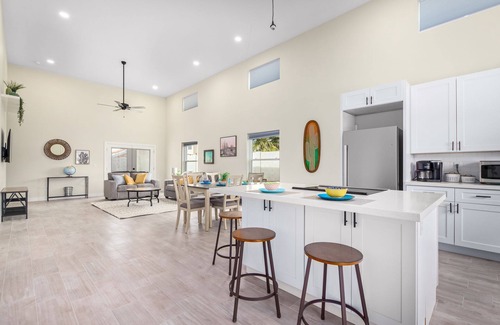 Phoenix Casa | 10 Min from Super Bowl, Shopping, NEW home, King Beds, Sleeps 10