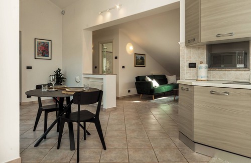Vado Ligure Apartamento | 10 min from the beach! Cozy and stylish apt with a full size bathtub & Balcony