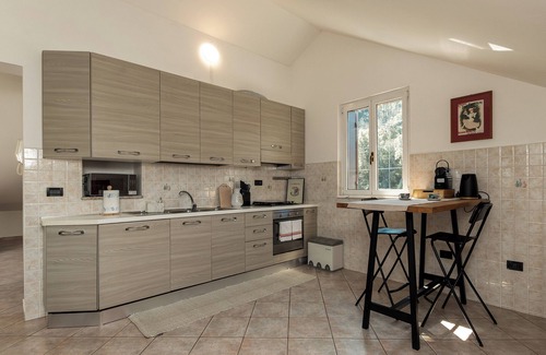 Vado Ligure Apartamento | 10 min from the beach! Cozy and stylish apt with a full size bathtub & Balcony