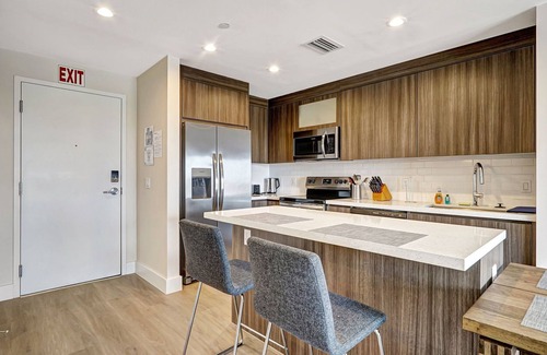 Parkside Apartamento | 10 Min to Beach ~ King Bed ~ Smart TV