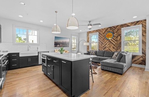 Eighth Avenue Casa | 10 Min to Broadway-9 Beds-Grill-4BR Home-Sleeps 12-Home in Nashville