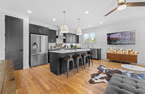 Eighth Avenue Casa | 10 Min to Broadway-9 Beds-Grill-4BR Home-Sleeps 12-Home in Nashville