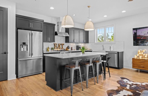 Eighth Avenue Casa | 10 Min to Broadway-9 Beds-Grill-4BR Home-Sleeps 12-Home in Nashville