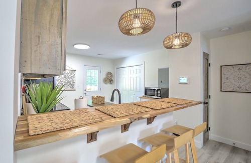 East Lake Casa | 10 min to DT, family friendly, hot tub, arcade, sleeps 8, fully fenced yard