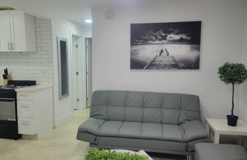 Poinsettia Heights Apartamento | 10 MIN TO FLL BEACH ★ 2BR ★ con estacionamiento gratuito y WIFI