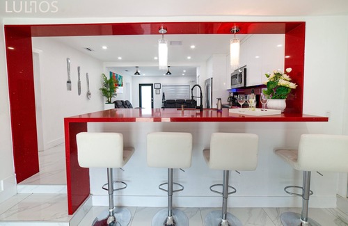 Coral Terrace Casa | 10 Min to Miami Beach 6-BR Oasis Pool & BBQ