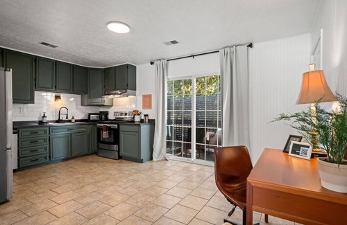 Summerlee Casa | 10 min to NRG & ACE | Gorge Getaway, Pet-Friendly