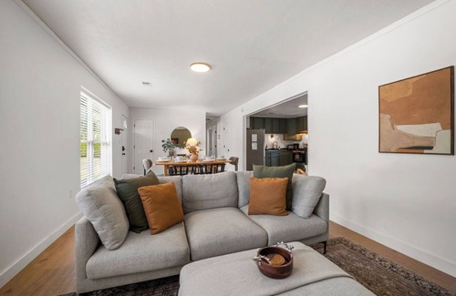 Summerlee Casa | 10 min to NRG & ACE | Gorge Getaway, Pet-Friendly