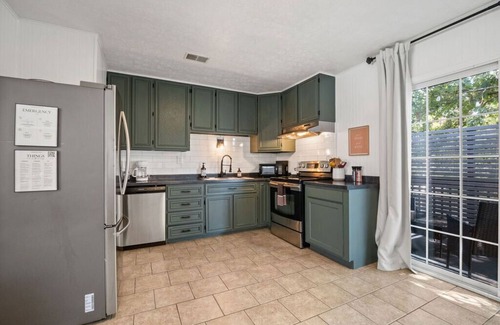 Summerlee Casa | 10 min to NRG & ACE | Gorge Getaway, Pet-Friendly