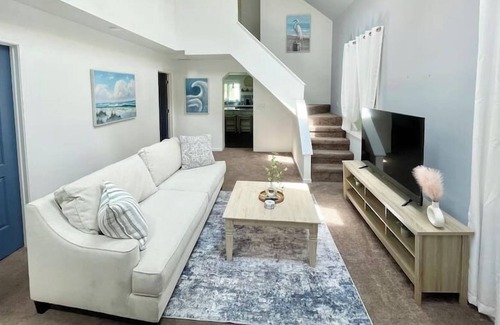 Indianapolis Casa | 10 min to Speedway! Large Home, Desirable Area!