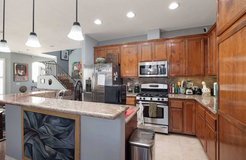 Hillcrest Casa | 10 Min to the Zoo and Beach! | Tropical Townhome