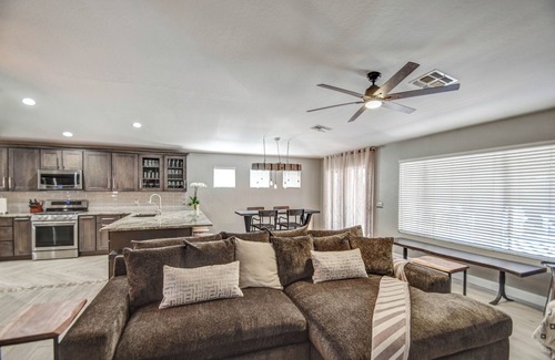 Gilbert Casa | 10 min walk to San Tan Village Mall in the Heart of Gilbert, AZ