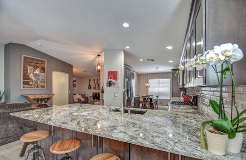 Gilbert Casa | 10 min walk to San Tan Village Mall in the Heart of Gilbert, AZ