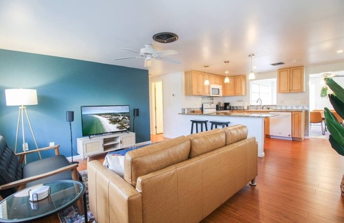 Venice Gardens Casa | 10 mins from Venice Beach & Downtown w/ 2 beds 1 bath