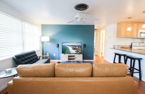 Venice Gardens Casa | 10 mins from Venice Beach & Downtown w/ 2 beds 1 bath