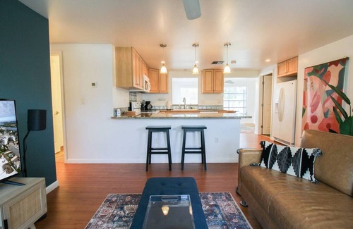 Venice Gardens Casa | 10 mins from Venice Beach & Downtown w/ 2 beds 1 bath
