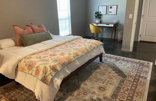 Amarillo Casa | 10 mins KING Smart TV Garage W/D