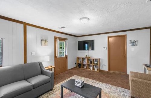 Birmingham Casa | 10 Mins to Downtown Birmingham- Fresh in Fairfield