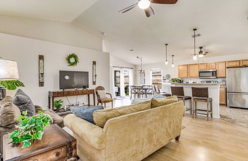 Northwest Pensacola Casa | 10 mins to Five Flags Speedway, Fenced Backyard