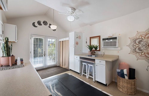 Bountiful Casa | 10 Mins to Lagoon, Hiking, & Downtown! Huge Fenced Yard, BBQ, Games, Family Fun