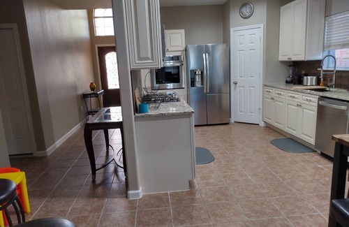 Katy Casa | 10 mins to Typhoon Texas! Comfy Katy 4 Bedroom, Family Friendly