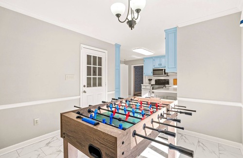 Athens Casa | 10 mins to UGA, Pool Table, Foosball, Mini Putt, Jetted Tub, Yard