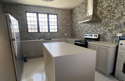 Cocos Casa | 10-minute to the beach from this spacious house for 12 persons