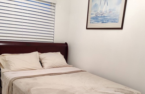 Sterling Casa | 10 minutes from Airport and Dulles Town Center.