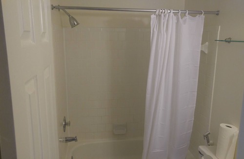 Sterling Casa | 10 minutes from Airport and Dulles Town Center.
