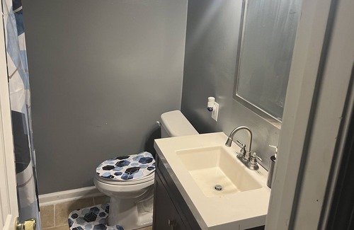 West Memphis Casa | 10 minutes from downtown Memphis. 4 bed 2 bath with a den and living room.