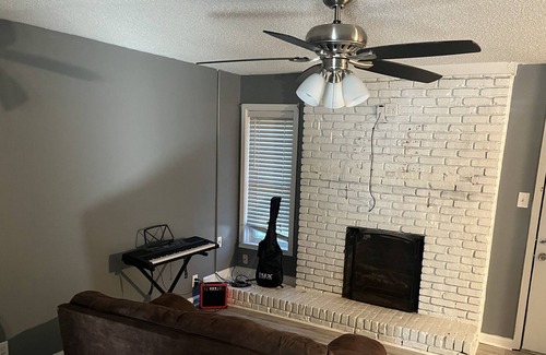 West Memphis Casa | 10 minutes from downtown Memphis. 4 bed 2 bath with a den and living room.