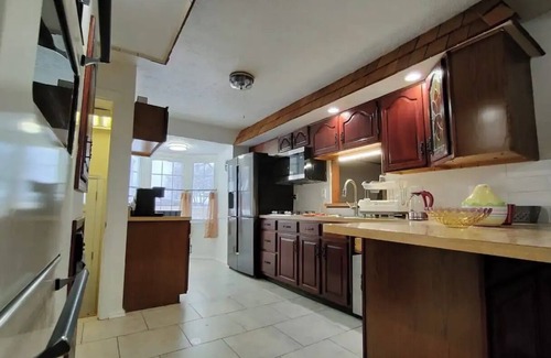 Kamm's Corners Casa | 10 minutes from the airport