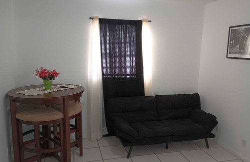 Greenacres Apartamento | 10 minutes from downtown