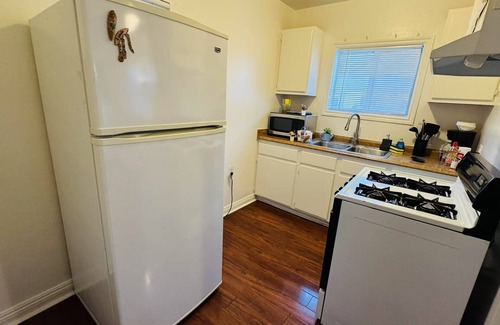 Central San Pedro Apartamento | 10 minutes to beach from 756A 9th St, All Inclusive Coastal Town of San Pedro CA