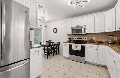 Indian Wells Casa | 10 Minutes to Disney! 3BD Villa with Pool and Game Room