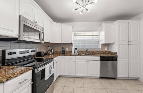 Indian Wells Casa | 10 Minutes to Disney! 3BD Villa with Pool and Game Room