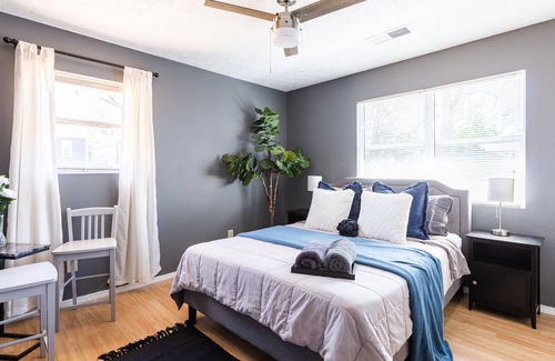 West End Casa | 10 Minutes to Downtown Atlanta! Walk to Beltline Breweries. Pet Friendly!