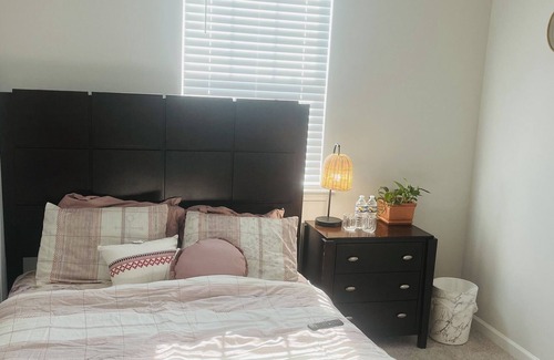 North Raleigh Casa | 10 minutes to downtown Raleigh. Stay in style in North Raleigh Home