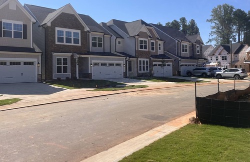 North Raleigh Casa | 10 minutes to downtown Raleigh. Stay in style in North Raleigh Home
